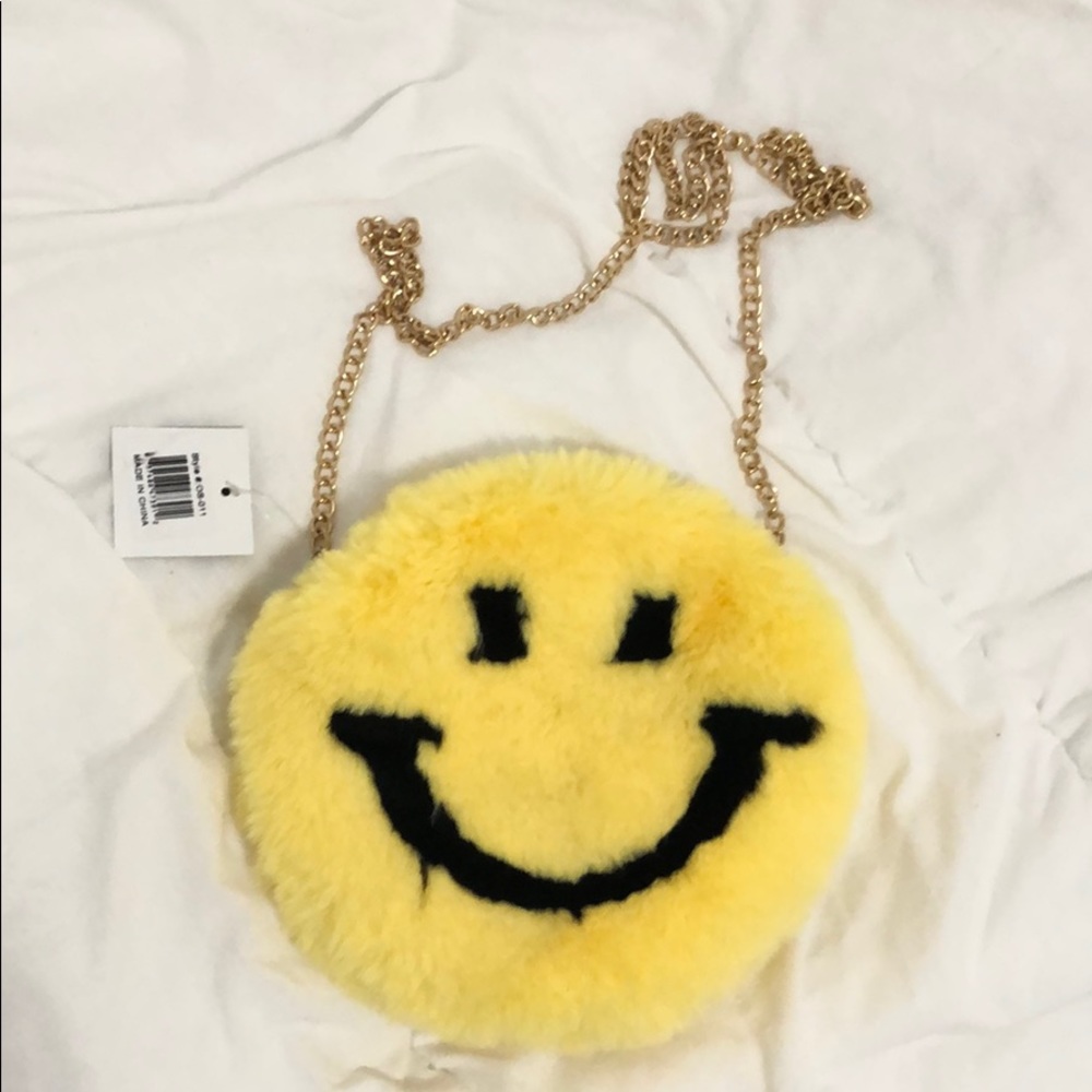 💖ONE TIME PRICE DROP Yellow Smile Chain Crossbody
